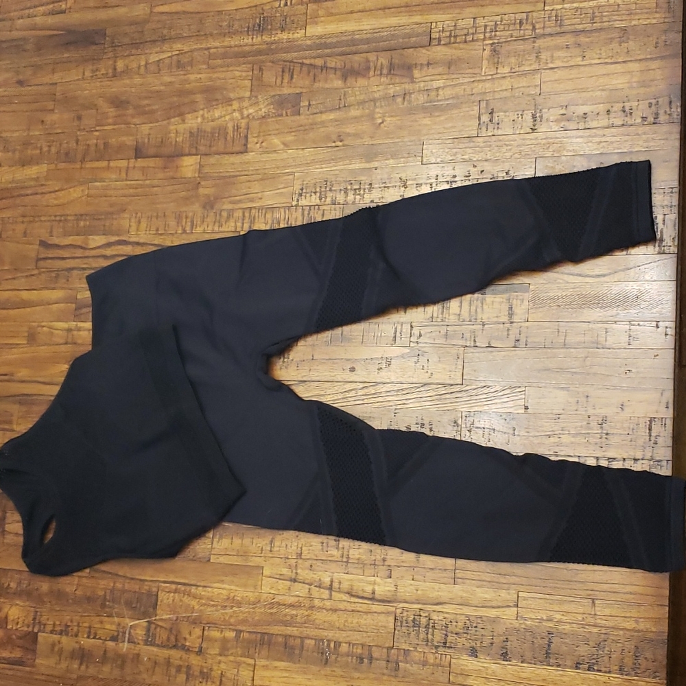 Fabletics Seamless Mesh Top & Legging set